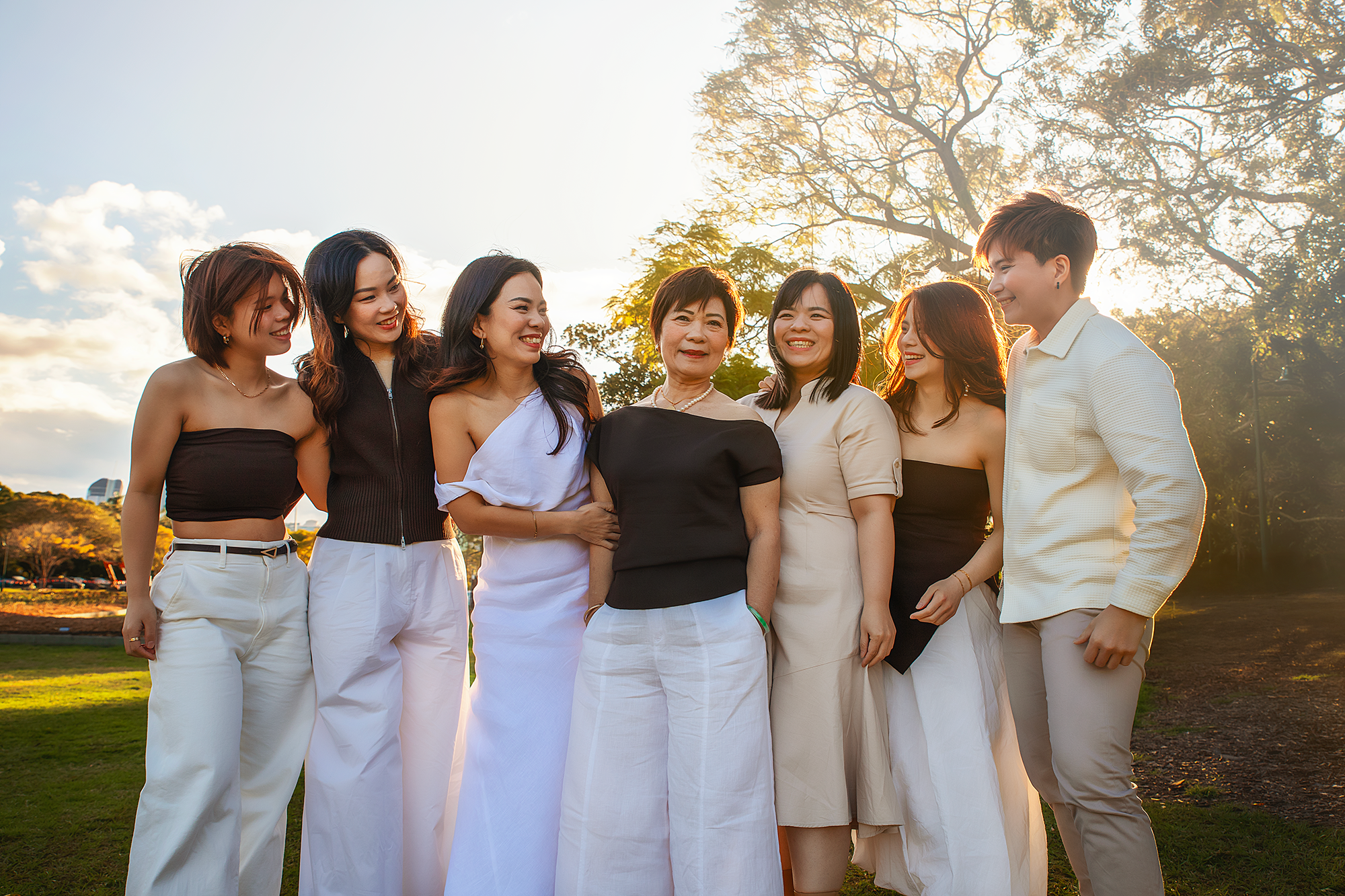 Extended Family Photography at New Farm Park – Capturing Golden Hour Magic in Brisbane